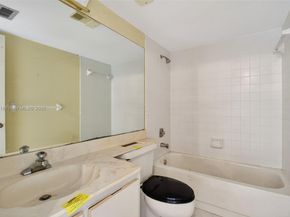 114 Lake Emerald Dr 104, Oakland Park FL 33309