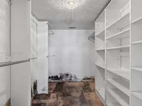 114 Lake Emerald Dr 104, Oakland Park FL 33309