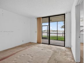 114 Lake Emerald Dr 104, Oakland Park FL 33309