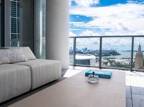 851 NE 1st Ave 1811, Miami FL 33132