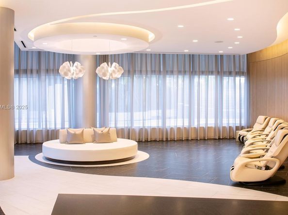 851 NE 1st Ave 1811, Miami FL 33132