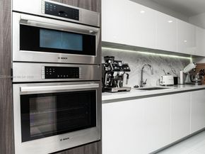 851 NE 1st Ave 1811, Miami FL 33132