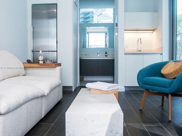 851 NE 1st Ave 1811, Miami FL 33132