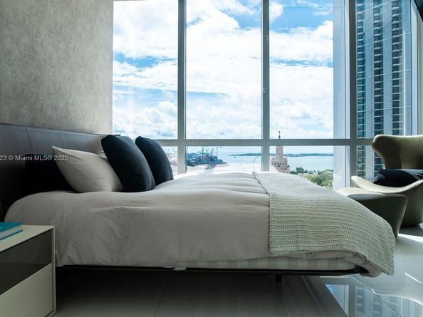 851 NE 1st Ave 1811, Miami FL 33132