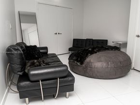 851 NE 1st Ave 1811, Miami FL 33132