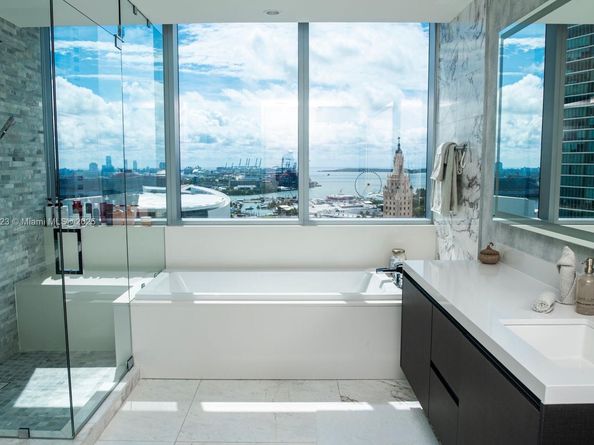 851 NE 1st Ave 1811, Miami FL 33132