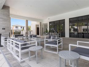 8206 NW 43rd St, Doral FL 33166