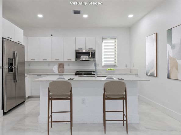 8206 NW 43rd St, Doral FL 33166