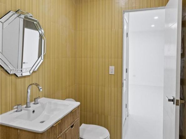 1745 NE 182 St, North Miami Beach FL 33162