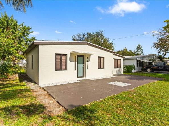 1745 NE 182 St, North Miami Beach FL 33162