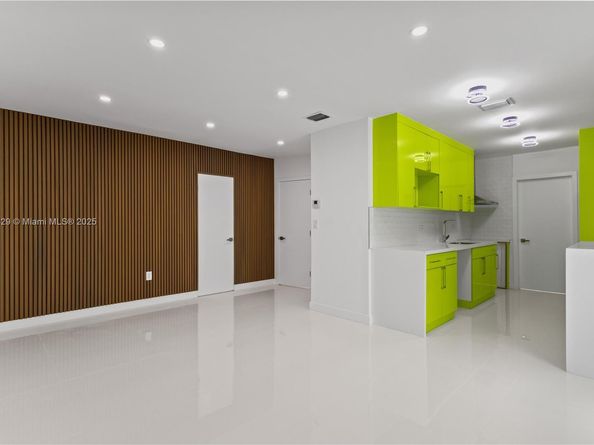 1745 NE 182 St, North Miami Beach FL 33162