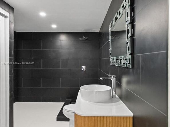 1745 NE 182 St, North Miami Beach FL 33162