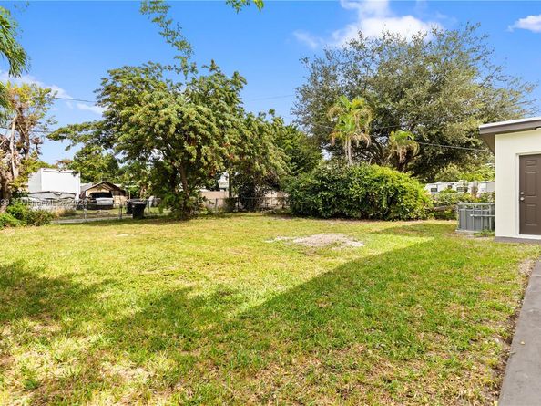 1745 NE 182 St, North Miami Beach FL 33162