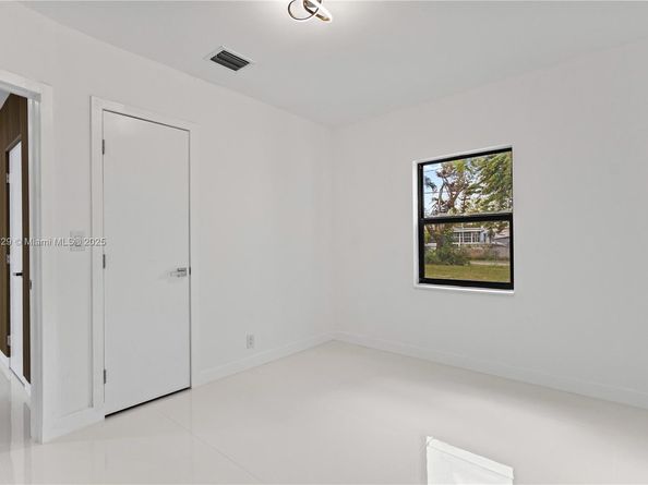 1745 NE 182 St, North Miami Beach FL 33162