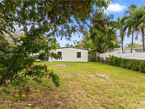 1745 NE 182 St, North Miami Beach FL 33162