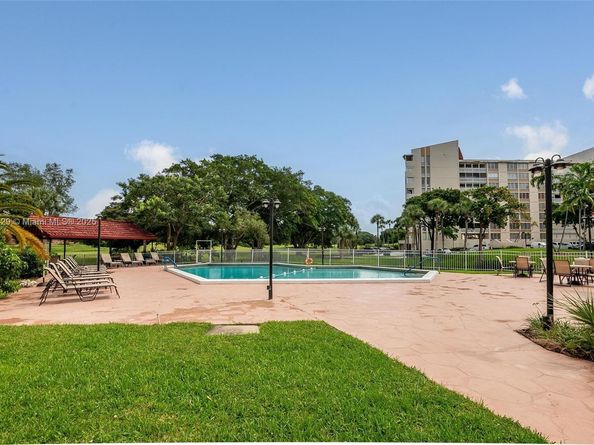7021 Environ Blvd 218, Lauderhill FL 33319
