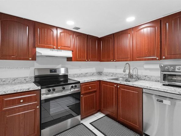 7021 Environ Blvd 218, Lauderhill FL 33319