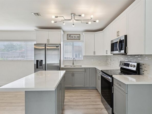 2455 Wiley Ct, Hollywood FL 33020