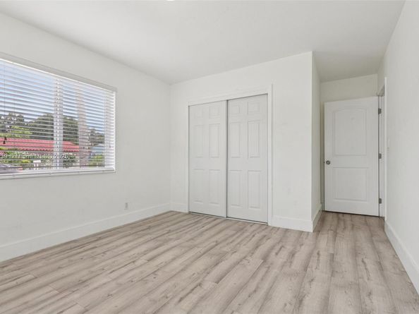2455 Wiley Ct, Hollywood FL 33020