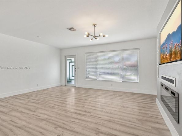 2455 Wiley Ct, Hollywood FL 33020