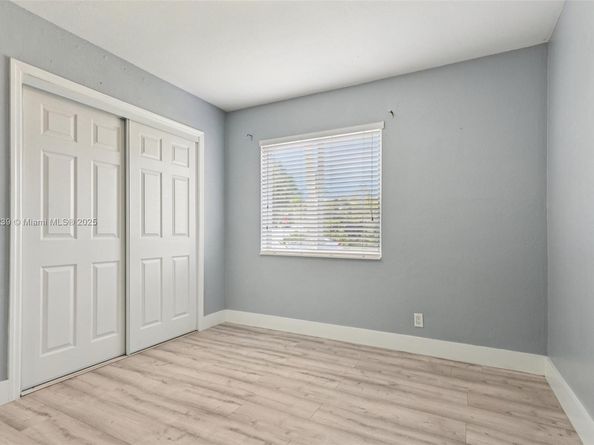 2455 Wiley Ct, Hollywood FL 33020