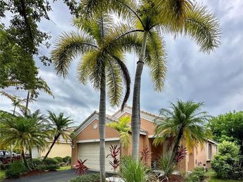 4279 Greenbriar Ln