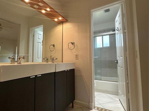 4279 Greenbriar Ln, Weston FL 33331