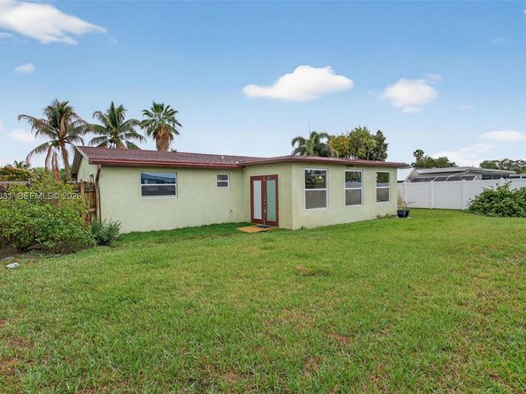 6533 NW 1st St, Margate FL 33063