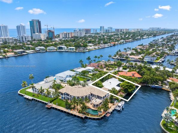 2587 SE 8th St, Pompano Beach FL 33062