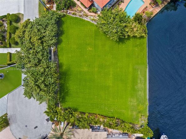 2587 SE 8th St, Pompano Beach FL 33062