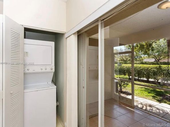 43 Simonton Cir, Weston FL 33326