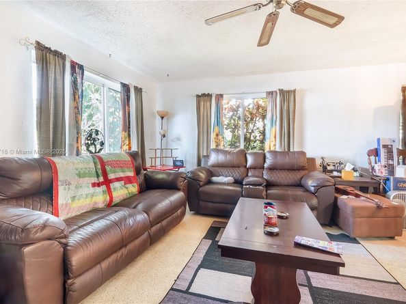 5708 SW 39th St, West Park FL 33023