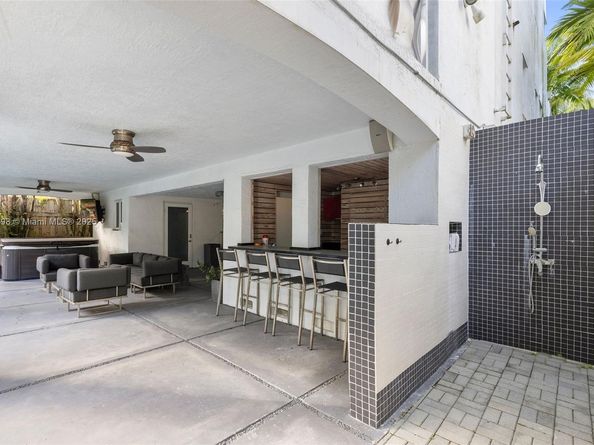 3545 E Glencoe St, Miami FL 33133