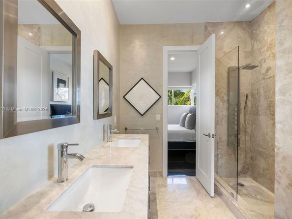 3545 E Glencoe St, Miami FL 33133