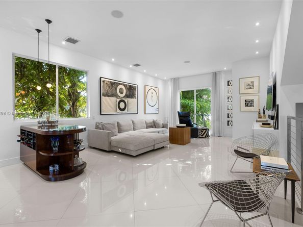 3545 E Glencoe St, Miami FL 33133