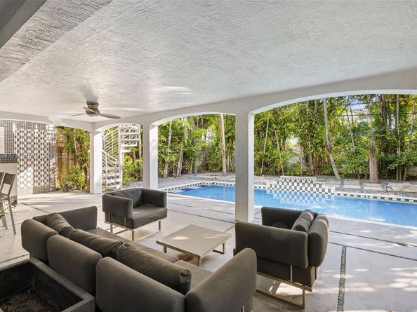 3545 E Glencoe St, Miami FL 33133