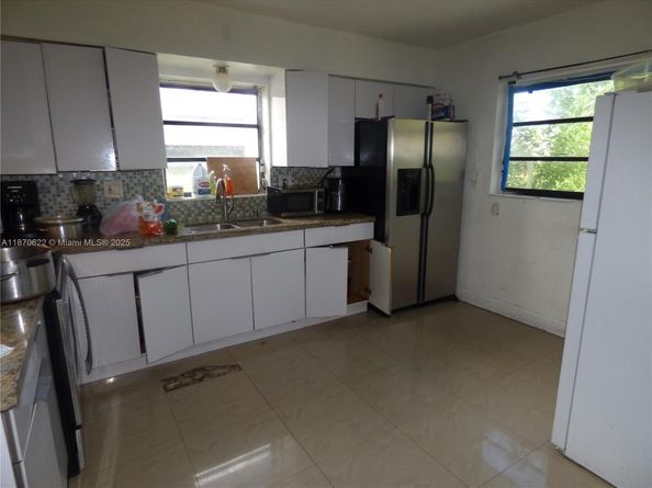 1321 NW 72nd St, Miami FL 33147