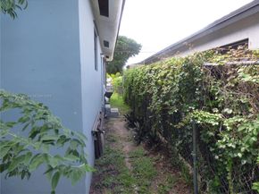 1321 NW 72nd St, Miami FL 33147