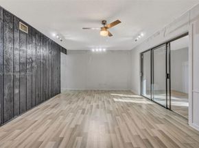 94 Pleasant Hill Ln, Tamarac FL 33319