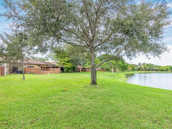 830 NW 79th Ter, Plantation FL 33324