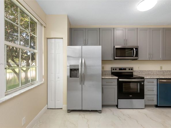 4005 NW 91st Ter, Sunrise FL 33351