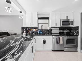 2302 S Cypress Bend Dr 306, Pompano Beach FL 33069