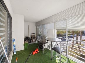 2302 S Cypress Bend Dr 306, Pompano Beach FL 33069