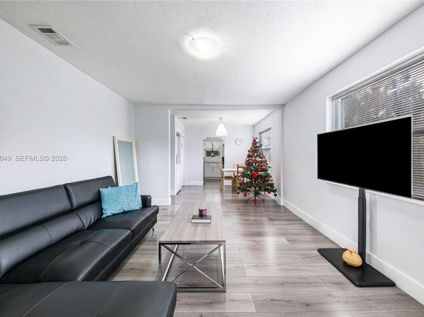 1244 NW 45th St, Miami FL 33142