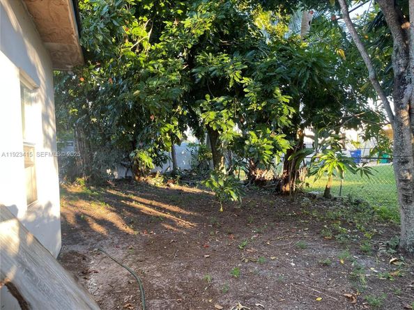 3880 NW 6th St, Lauderhill FL 33311