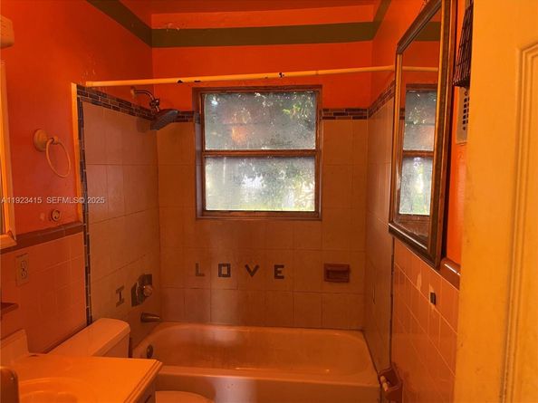 3880 NW 6th St, Lauderhill FL 33311