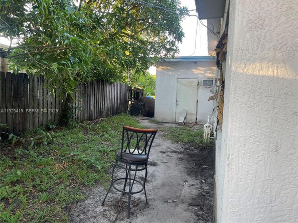 3880 NW 6th St, Lauderhill FL 33311