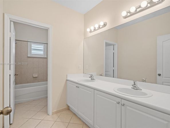 144 NE 32nd Ter, Homestead FL 33033