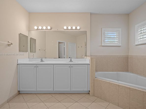 144 NE 32nd Ter, Homestead FL 33033