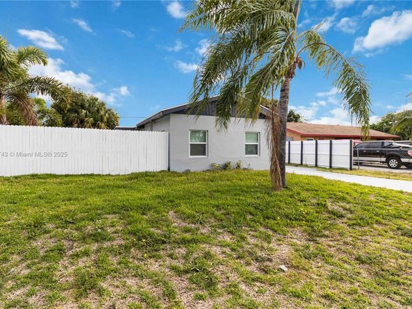 1199 Highland Rd, Lake Worth FL 33462
